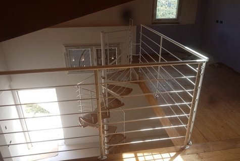 Hydra C8_30 con balaustra